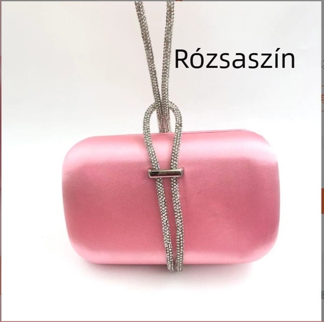 Estélyi táska strasszos lánccal, velúr négyszögletes táska, zárás: húzózsinór, belső telefontartó zseb, háromdimenziós kialítás