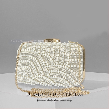 Kézzel készített gyöngyös Cheongsam clutch táska, vízszintes négyzetes alak, mágneszár, érett elegáns stílus, 2025 tavasz