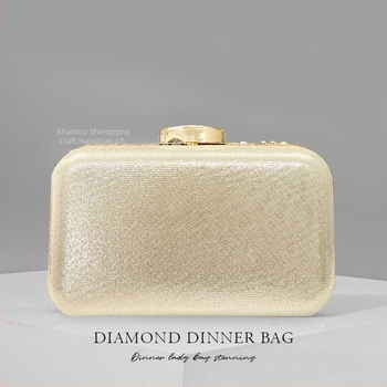 Kézzel készített gyöngyös Cheongsam clutch táska, vízszintes négyzetes alak, mágneszár, érett elegáns stílus, 2025 tavasz