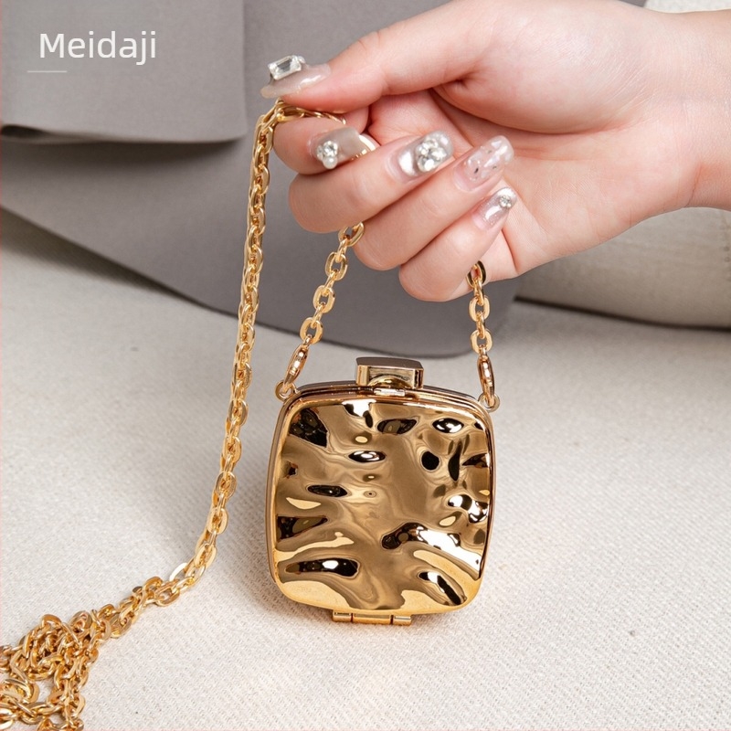 Medaji akril doboz válltáska lánccal, vízszintes négyszögletes forma, retesz-zár, belső ID zseb, mindennapi használat, utcai stílus