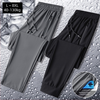 Férfi koreai stílusú könnyű nyári jogger nadrág, lélegző ice-silk anyaggal, cropped hossz, középmagas derék, zsinóros zárás, zsebes részletek