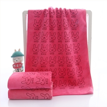 Szuperfinom rostból készült arc törölköző | személyre szabható logó | szál 16 | tömeg 50–80 g | fő összetevő: poliészter | gyártási folyamat: hajtogatás, vágott bolyhos felület, sima szövés