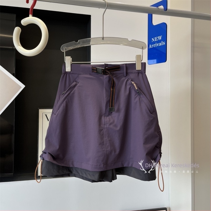 Kültéri A-vonalú rövid szoknya, diszkrét húzózsinórral, könnyű nylon, 70-80% nylon tartalom, nyár 2025