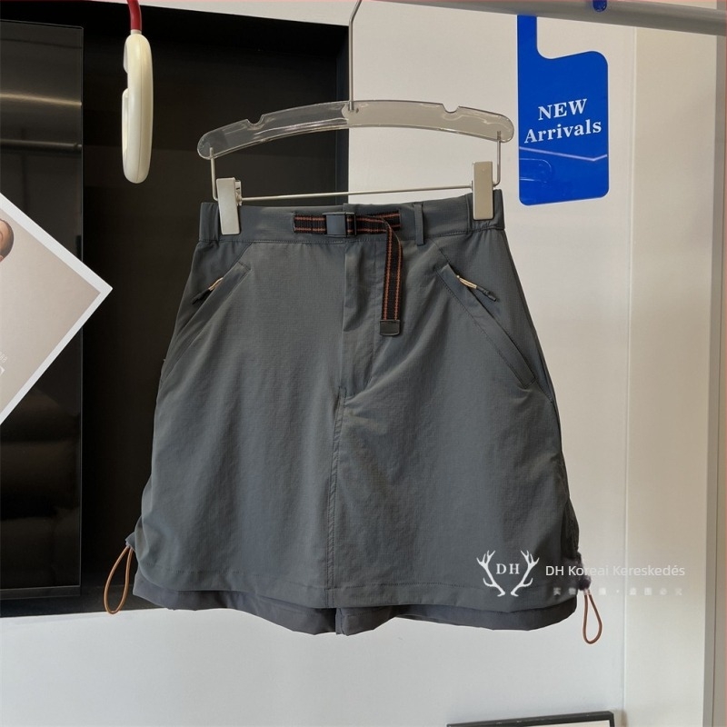 Kültéri A-vonalú rövid szoknya, diszkrét húzózsinórral, könnyű nylon, 70-80% nylon tartalom, nyár 2025