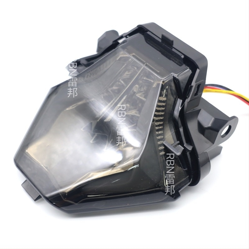 Motorkerékpár LED hátsó lámpa – Modell RBNWD-021, 12V DC, LED fényvezető, univerzális kompatibilitás