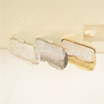 Strasszos csillogó clutch táska – kis négyszögletes estélyi kézitáska, csat zárás, telefon zseb