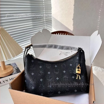 Hobo táska klasszikus mintával | PU anyag, zipzáras nyitás, belső zipzáros zseb és telefontartó zsebbel, poliészter bélés, horizontális négyzet alakú forma