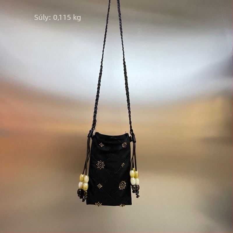 Velúr anyagú gyöngyös hímzett bucket táska, függőleges négyszögletes sziluett, belső telefonzseb, poliészter bélés, tél 2025
