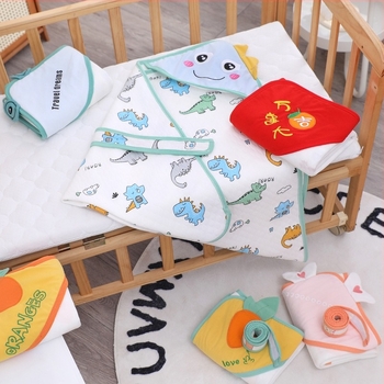 Baba ölelős takaró - 95% tiszta pamut, töltet tiszta pamut, minden évszak, újszülötteknek, minták: állatok, rajzok, betűk, virágok