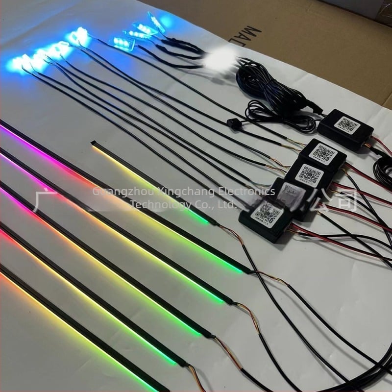 Akrilból készült autóhoz illeszkedő környezeti LED lámpa RGB 256 színű megvilágítással és láthatatlan fénycsíkkal