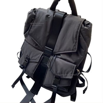 Vízálló hátizsák nylonból, városi minimalist stílus, kapacitás 20 liter alatt, légpárnás vállpántok