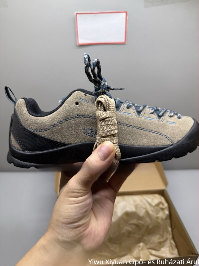 Túracipő suede felsőrésszel, vulkanizált gumitalppal, uniszex, alacsony szár, hegyes orr