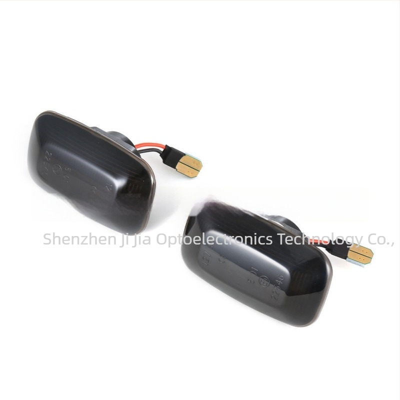 LED oldalsó fény a Toyota Land Cruiser 70/80/100 sorozathoz - 12V, 3W, 6500K, ABS