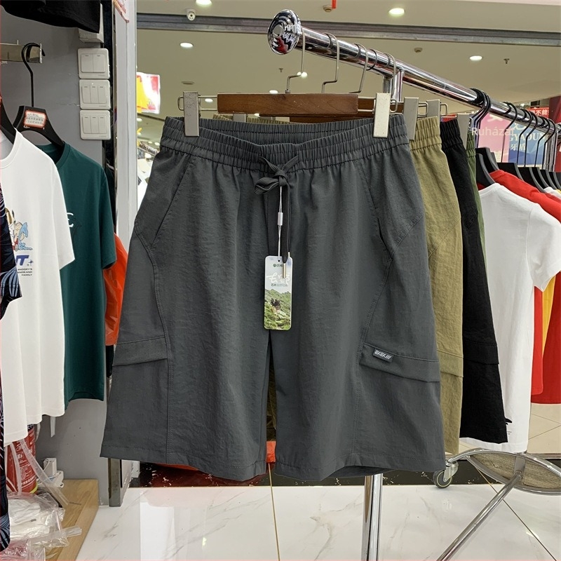 Férfi sportos mindennapi nadrág zsebekkel, lélegző poliészter, mikro-elasticitás, középmagas derék, 3/4 hossz