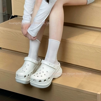 Uniszex lyukas cipő – EVA felsőrész és EVA talp, 7 cm vastag talp; vízálló, könnyű, csúszásmentes és ütéscsillapító