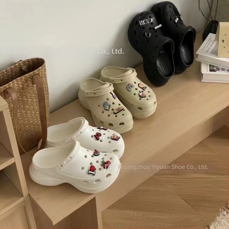 Uniszex lyukas cipő – EVA felsőrész és EVA talp, 7 cm vastag talp; vízálló, könnyű, csúszásmentes és ütéscsillapító