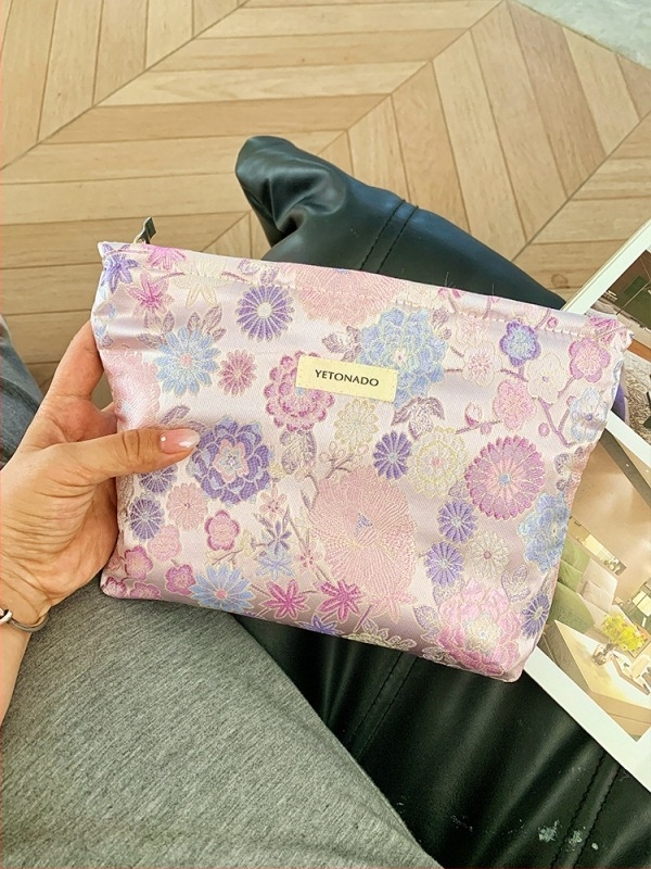 Sminktáska virágmintával (Poliészter; bélés: vászon; tárolható; 2025 tavasza)