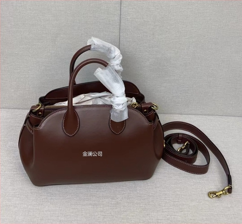 EmpireCarryall26 Bowling táska (igazi bőr; cipzáras nyitás; poliészter bélés; horizontális négyszög alakú)