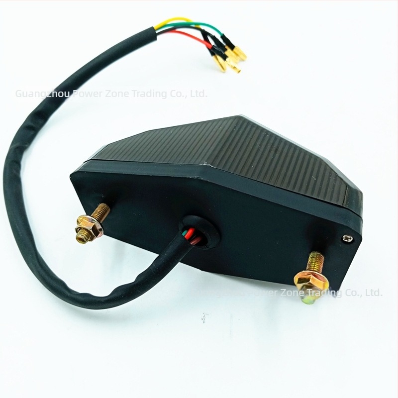LED hátsó világítás motorkerékpárhoz, fékfénnyel, modell PZ-WD, 12V, 2.5W, 0.5A