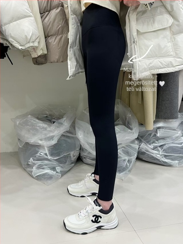 Nylon anyagú leggings, szűk szabás, mikroelasztikus, Nine-Point hossz, téli 2025