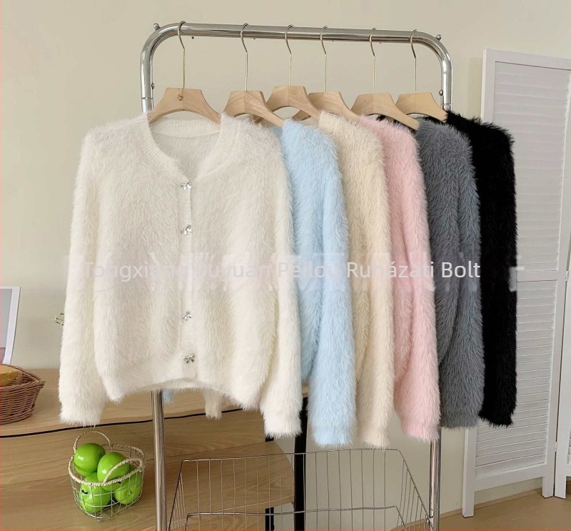 Cardigan imitált Mink velúrral, hosszú ujjú, környakú, egy sor gombbal