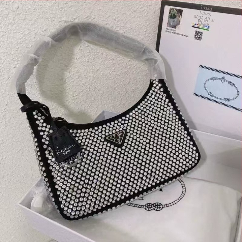 Női nylon táska, kis négyzet alakú, cipzár, belső zsebek telefonhoz és személyi igazolványhoz, poliészter bélés