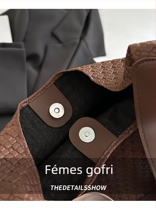 Tote táska szövött mintázattal, PU anyag, vödör alakú forma, poliészter bélés, mágneses zárás