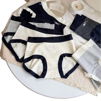 Női középmagas derekú alsónemű modal anyagból, jacquard szövésű, belső réteg mulberry selyem