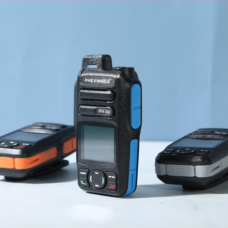 PH-339 Walkie-Talkie, 32 csatorna, hatótávolság >50 km, 7.4V Li-ion 3800mAh, All Netcom hálózat