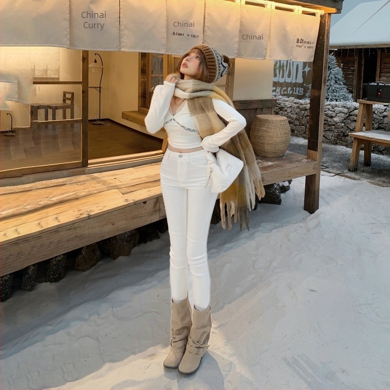 Yichun slim-fit farmernadrág, 9/10 hossz, alacsony derekú, Tél 2025