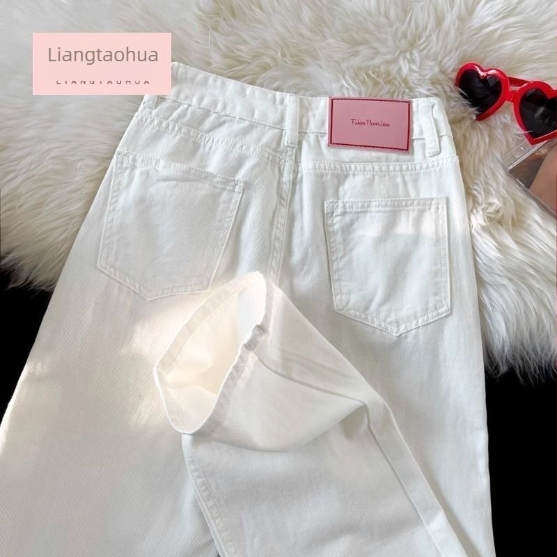 Egyenes szabású farmernadrág, magas derék, 50–70% pamut, 2025 tavaszi megjelenés.