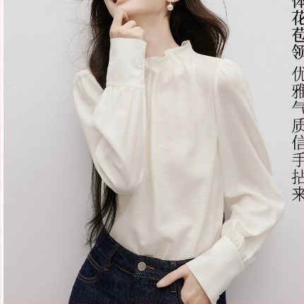 Csipkés galléros chiffonblúz, hosszú ujjú, laza szabás, viktoriánus udvari stílus részletekkel, kollázs részletek