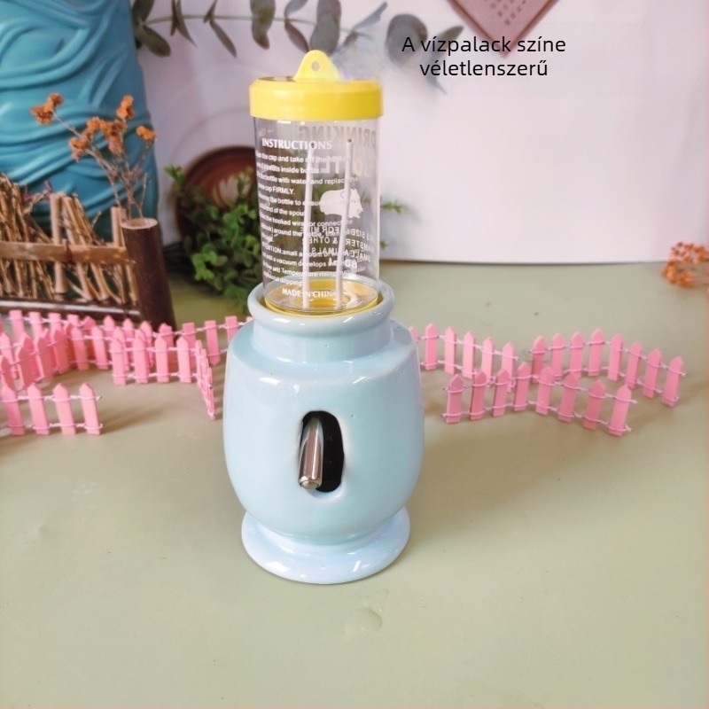 Hamsternek készült kerámia vízpalack, etetőtál és golyós ivóvíz-automat a tartón