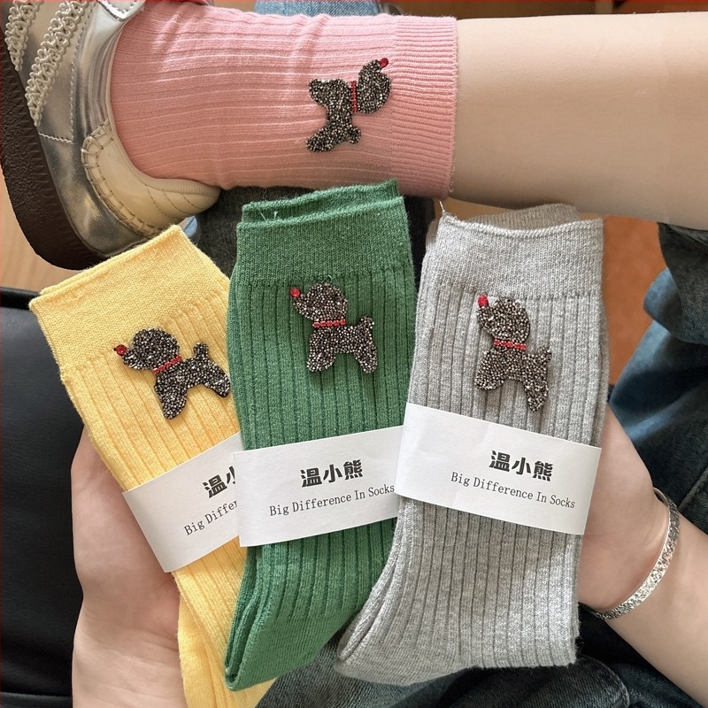 Női pamut középmagas zokni kristályos kutyás mintával, nedvszívó, 70-80% pamut, ősz