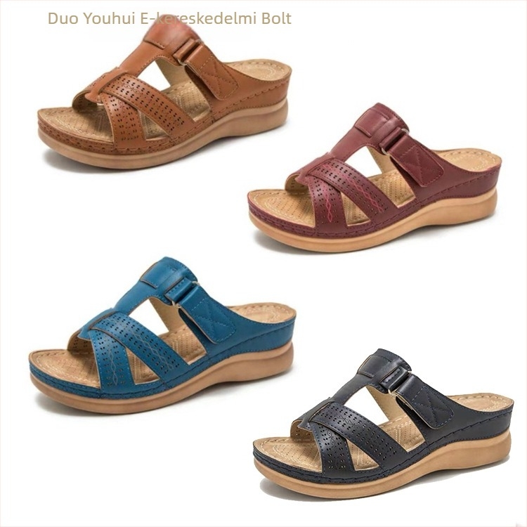 Női platformos szandál lyukas dizájnnal és csíkos mintával, slip-on, PU felsőrész, gumírozott talp, kerek orr