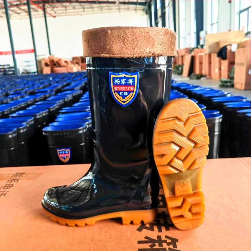 PVC esőcsizma, magas cső, lélegző és meleg, csúszásmentes