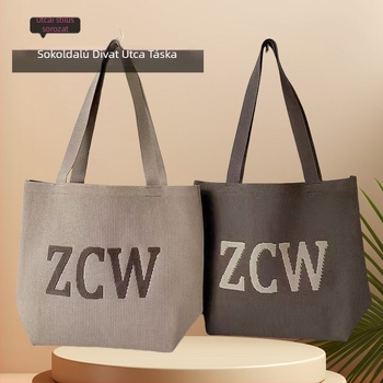 Egyszerű betűkötött tote táska városi minimalist stílusban, poliészter anyagból, vízszintes négyszögletes forma, nyitott felső, belső rekesz laptophoz, telefonhoz és ID-hoz