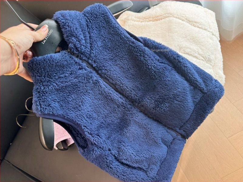 Gyerekek polár mellény zipzárral, külső anyag 100% poliészter fleece, belső bélés poliészter, kapucni nélkül, lazább kardigán-stílus, 3–8 éveseknek, téli–tavaszi–őszi szezonokra