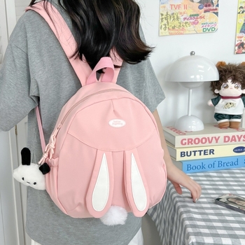 Uniszex iskolai hátizsák nyuszi mintával (anime); nejlon vízálló külső, görbe vállpántok, poliészter bélés, megjelenés nyár 2024