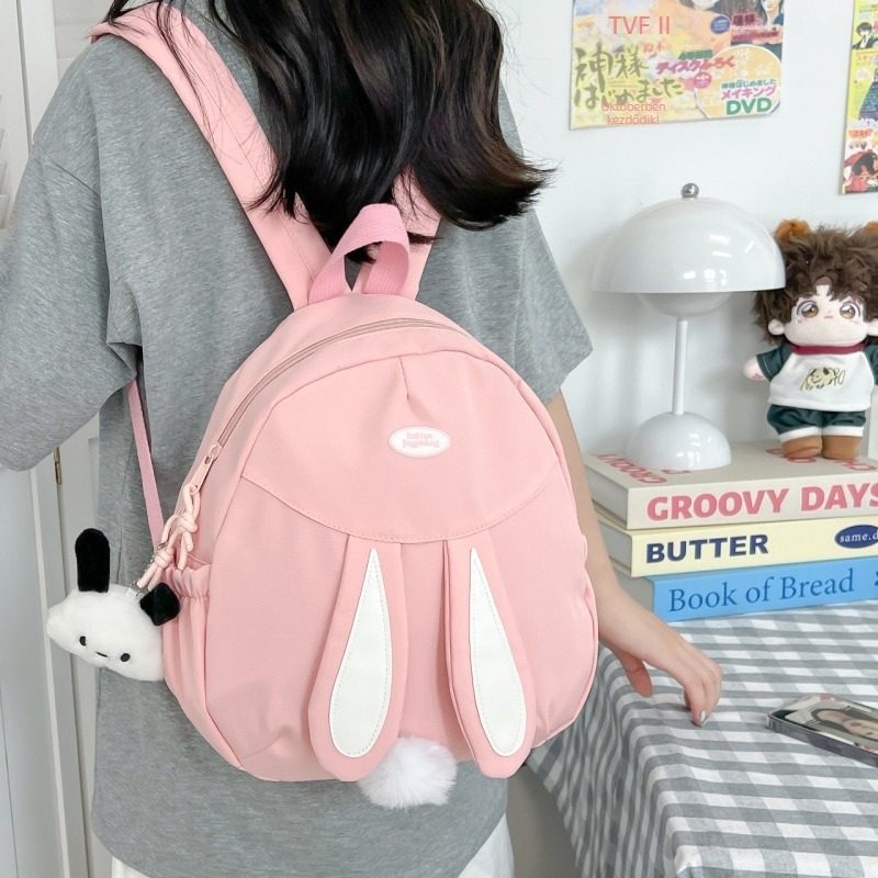 Uniszex iskolai hátizsák nyuszi mintával (anime); nejlon vízálló külső, görbe vállpántok, poliészter bélés, megjelenés nyár 2024