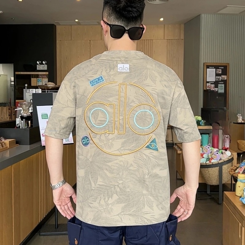 Férfi poliészter rövid ujjú T-shirt hímzett betűkkel gradiens hatású, lazán szabott