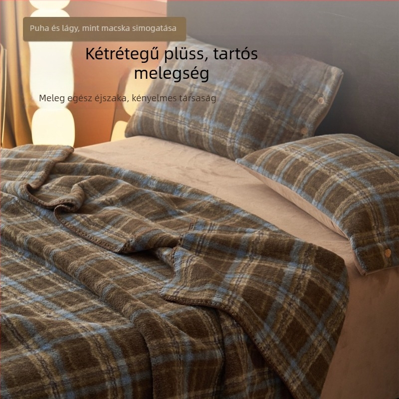 Kétrétegű kasmír fleece pléd geometriai kockás mintával, tavasz-őszi használatra, 80–90% kasmír tartalom.