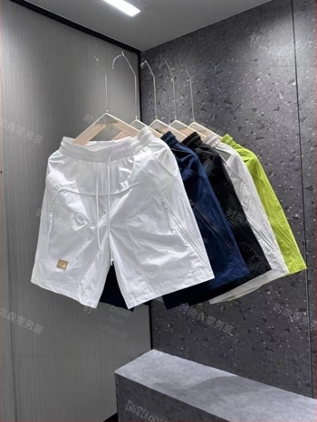 Férfi rövidnadrág húzózsinórral — nejlon szövet, fő anyag poliészter, egyenes szabás, mikroelasztikusság, nyár 2025