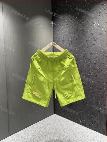 Férfi rövidnadrág húzózsinórral — nejlon szövet, fő anyag poliészter, egyenes szabás, mikroelasztikusság, nyár 2025