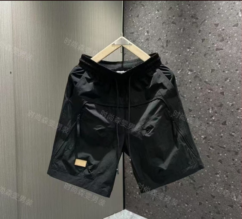 Férfi rövidnadrág húzózsinórral — nejlon szövet, fő anyag poliészter, egyenes szabás, mikroelasztikusság, nyár 2025