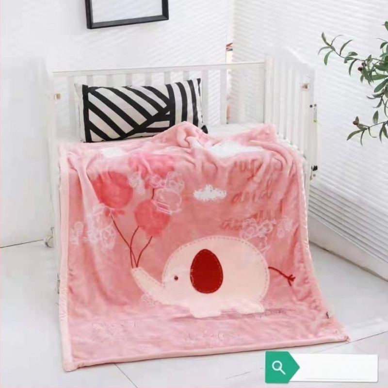 Élszegélyes, kétszintes gyerekpléd, rajzfilm minta, poliészter fleece, téli használatra