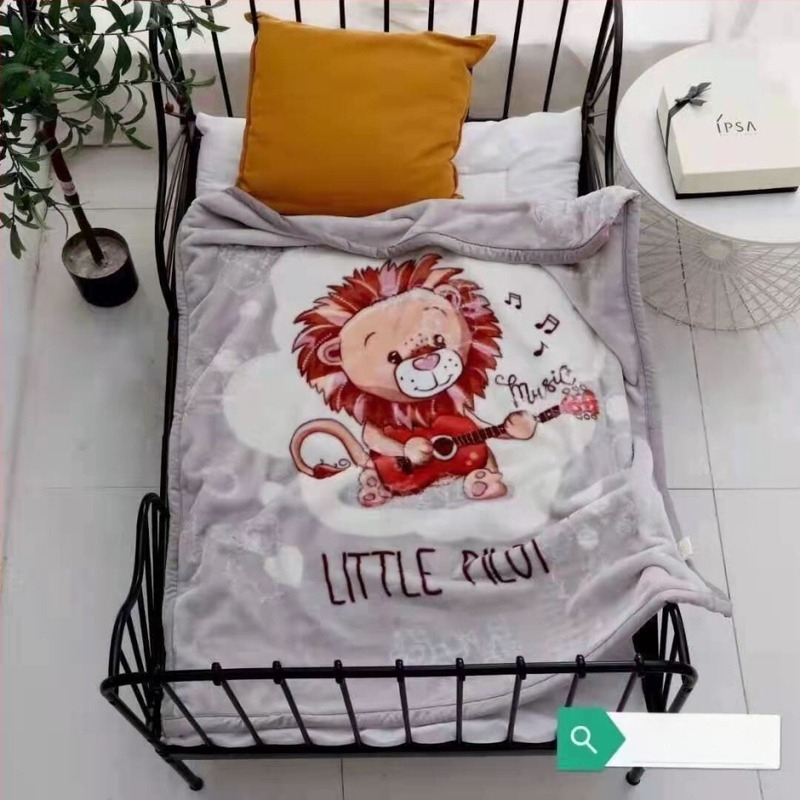 Élszegélyes, kétszintes gyerekpléd, rajzfilm minta, poliészter fleece, téli használatra