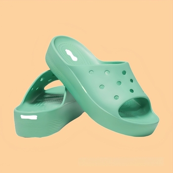 Felhő alakú lyukas klógszandálok, slip-on kültéri viseletre, vastag talppal a magasság növelésére, csúszásmentes, nőknek, mindennapi viselet