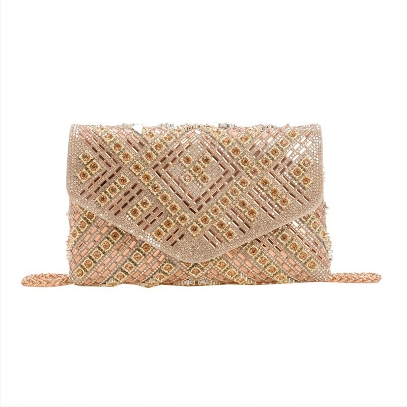 Estélyi clutch táska PU anyagból, négyzetes dizájn, vízszintes forma, záródás, telefontartó zseb