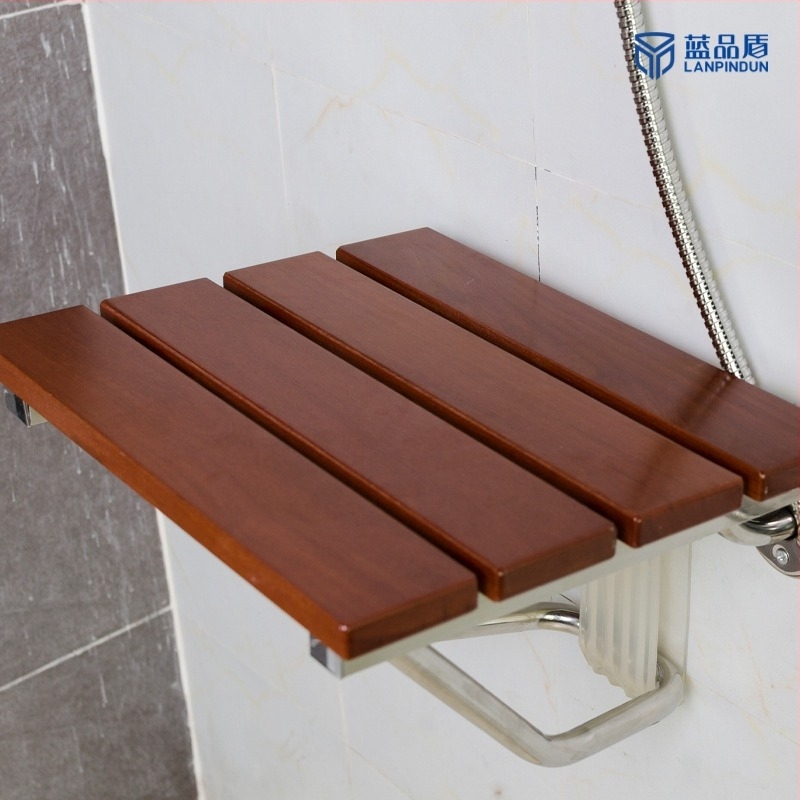 Blue Shield összecsukható akadálymentes fürdőszék antiszeptikus fával és rozsdamentes acél kerettel; alkalmas a fürdőszobába, otthonba, kórházba, ápolási intézménybe, szállodába